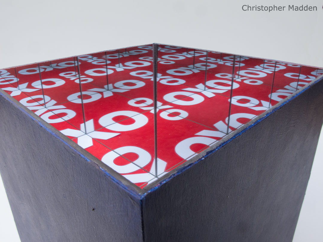 contemporary art infinite reflection OXO Cube contemporary art infinity mirror reflections in cube